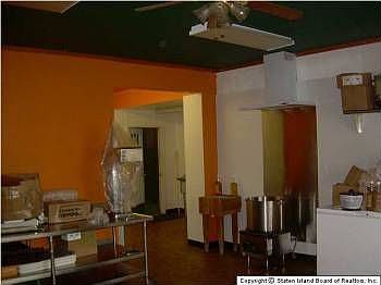 2nd image of 4352 Victory Blvd
