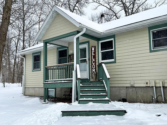 2nd image of 31598 SW Pickerel Lake Rd