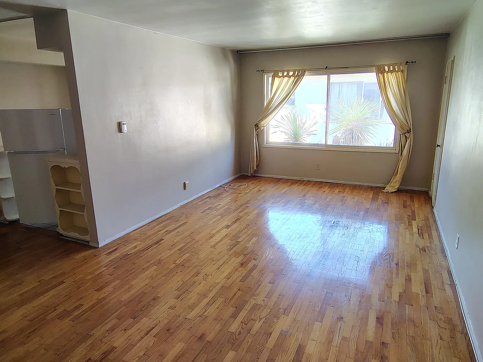 1 bed, 700 sqft, $2,100 — Photo 3