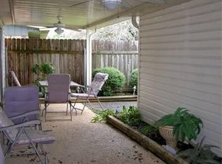 1820 Wooten Rd, Beaumont, TX 77707