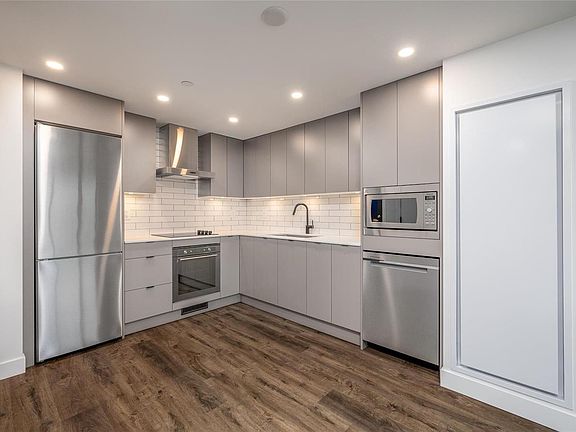 5th image of 1471 Saint Paul St #1301