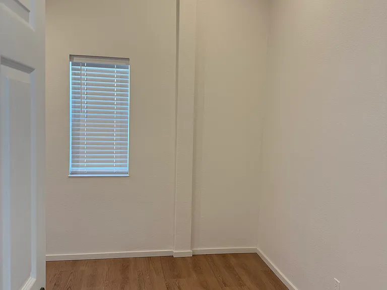 610 Elm Ave — Photo 2