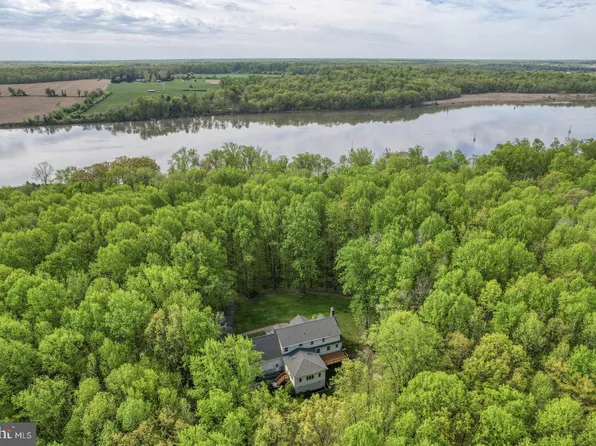 147 S Shore Rd, Elkton, MD 21921