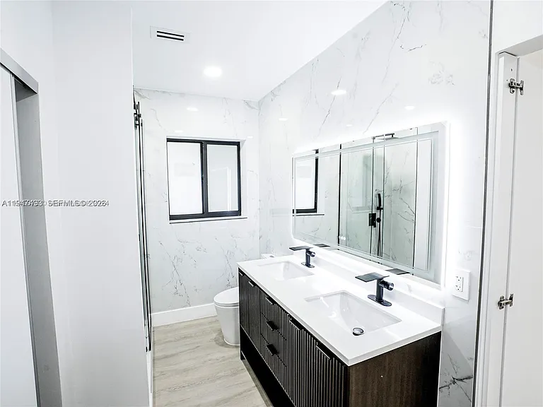 530 NE 91st St — Photo 21