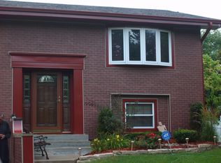 2S144 Beaumont Ln, Lombard, IL