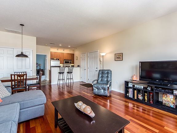 4th image of 117 E Noble St APT 3
