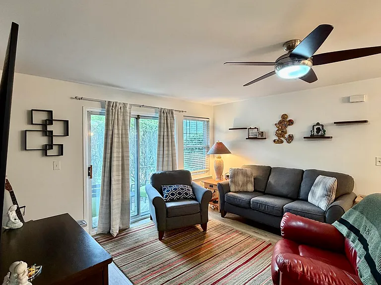 1 Gait Ct — Photo 2