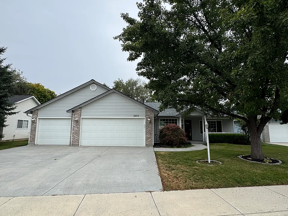 2075 N Springland Pl