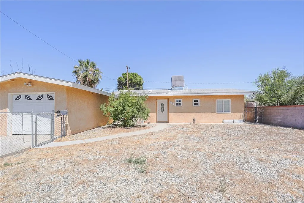 3 bed, 950 sqft, $2,650 — Photo 1