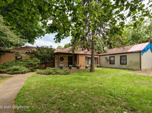 822 N Washington St, Naperville, IL 60563