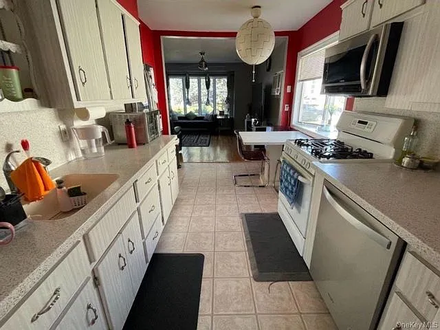 54 Camden Pl — Photo 4
