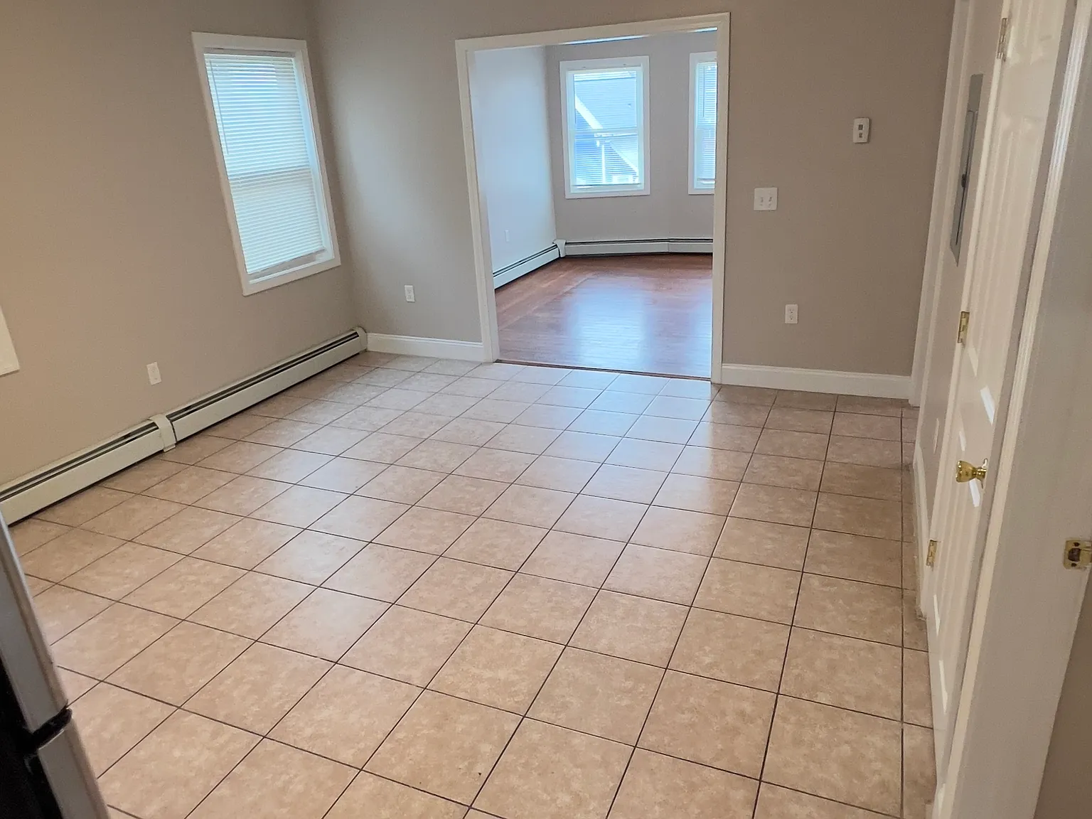 3 bed, 1066 sqft, $2,000 — Photo 3