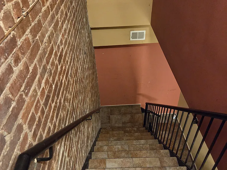 526 Bay St #3 — Photo 9