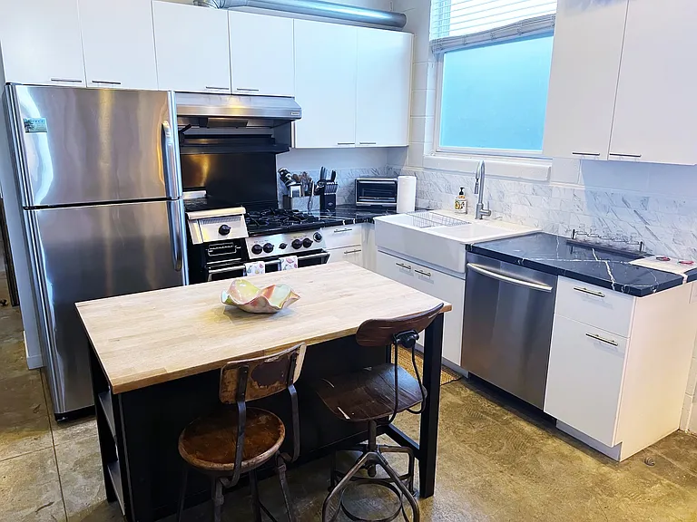 533 Vernon Ave #C — Photo 8