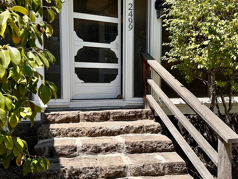 Madrona Ave — Photo 20