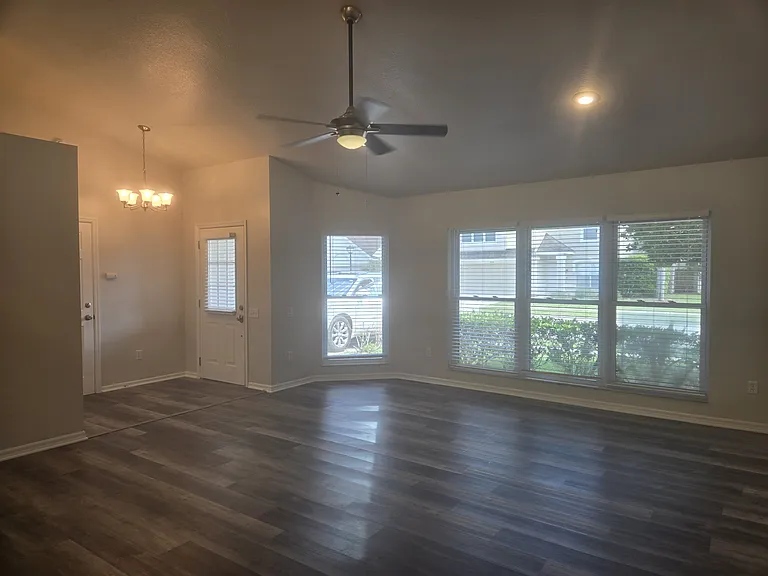 901 Beresford Way — Photo 2