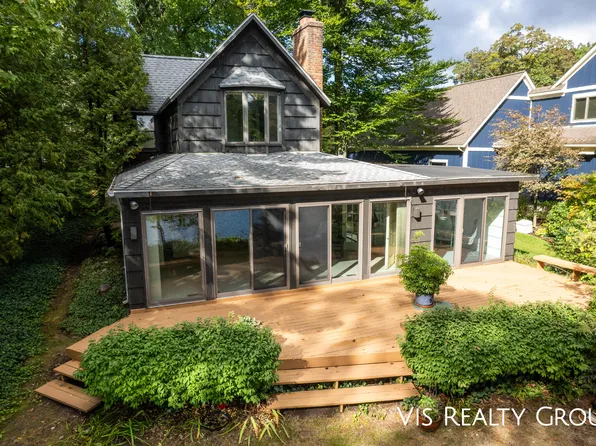 18098 Lovell Rd, Spring Lake, MI 49456