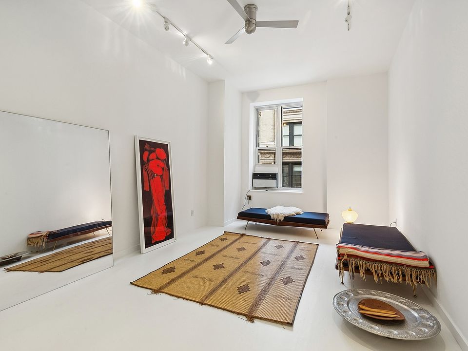 1st image of 23 Waverly Pl APT 3R