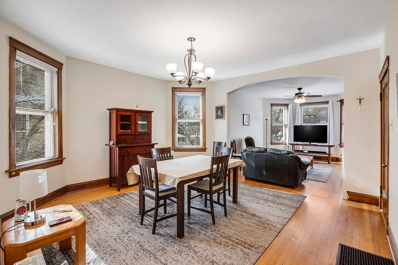 3853 N Hamlin Ave — Photo 4