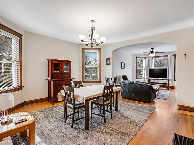 3853 N Hamlin Ave — Photo 4