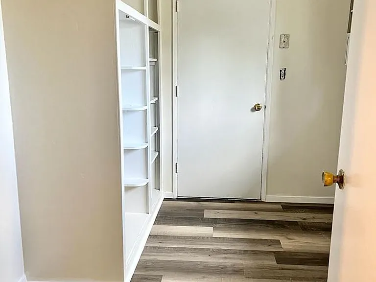 24360 Crestlawn St — Photo 12