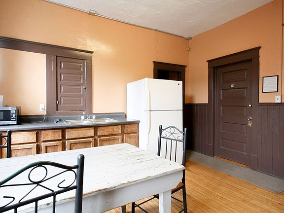 2nd image of 1320 7th St SE #2022-23