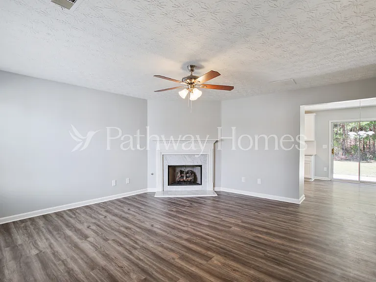 9461 Lakeview Rd — Photo 4
