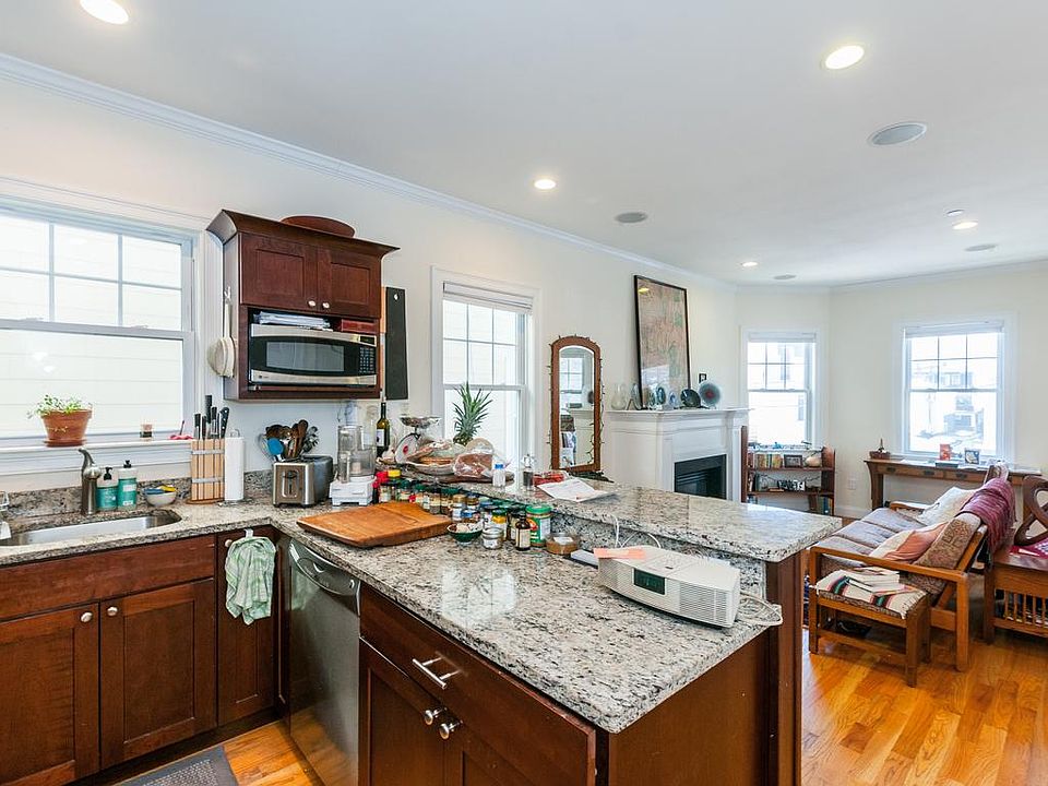 Living / Kitchen Area