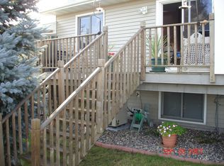 204 Ridgewood Dr, Chaska, MN 55318