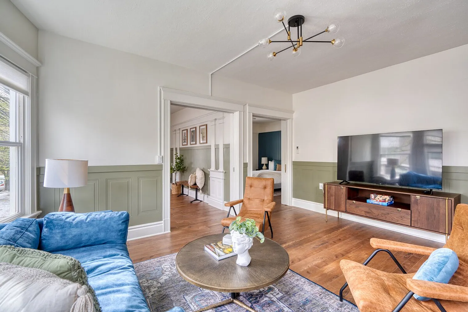 6 bed, 2.0 bath, 2497 sqft, $14,190 — Photo 4