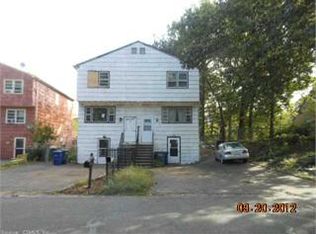 45 Sunshine Cir, Bridgeport, CT 06606