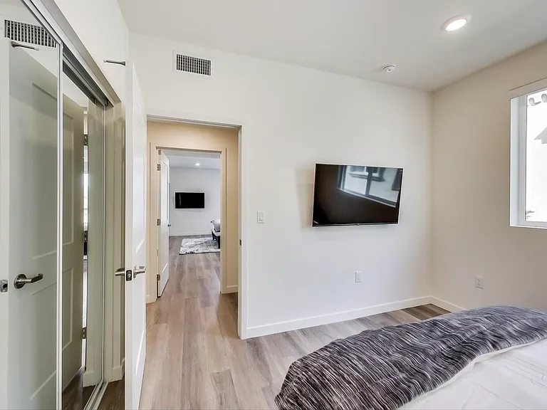 11616 Burbank Blvd #Penthouse 2 — Photo 18