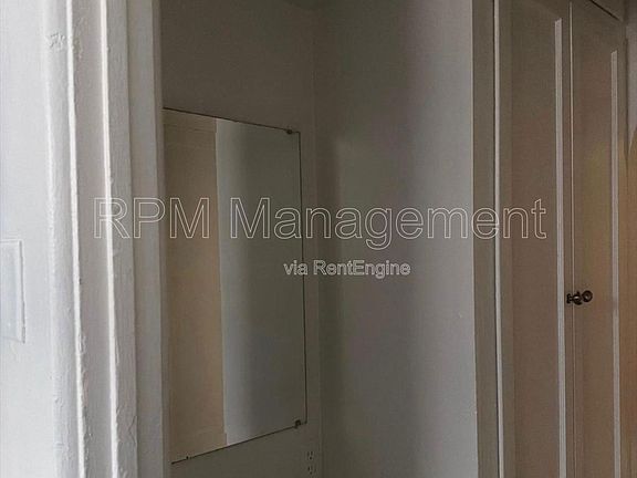 5th image of 111 S Manhattan Pl #202-1/2