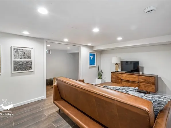 116-33 Union Turnpike image 32 of 40