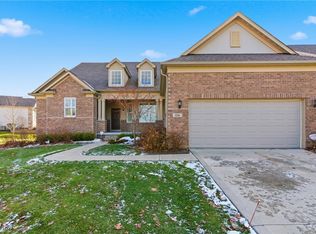 106 Brighton Dr, Aurora, OH 44202