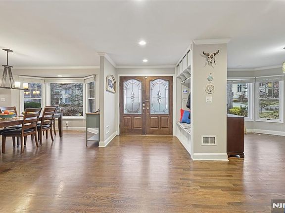 4th image of 22 Maplewood Rd