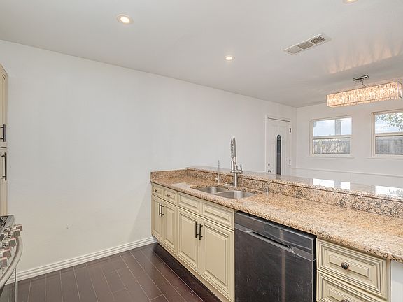 2nd image of 1921 Northwood Dr