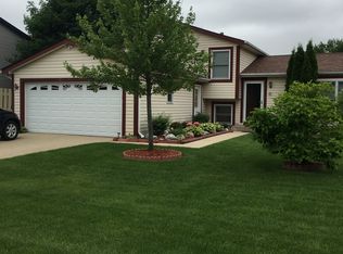 367 Teal Rd, Lindenhurst, IL 60046