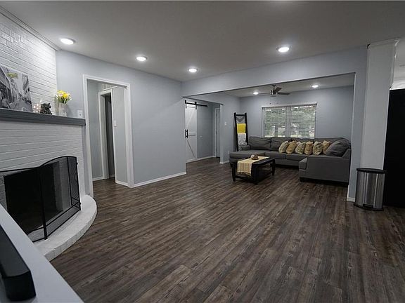 4th image of 22 Dark Hollow Ln