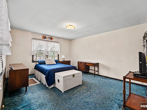 3rd image of 68 Kipp Pl