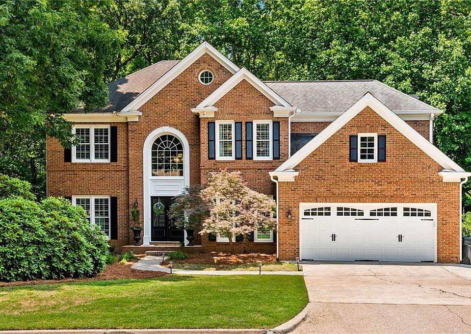 1st image of 205 Willow Brook Dr
