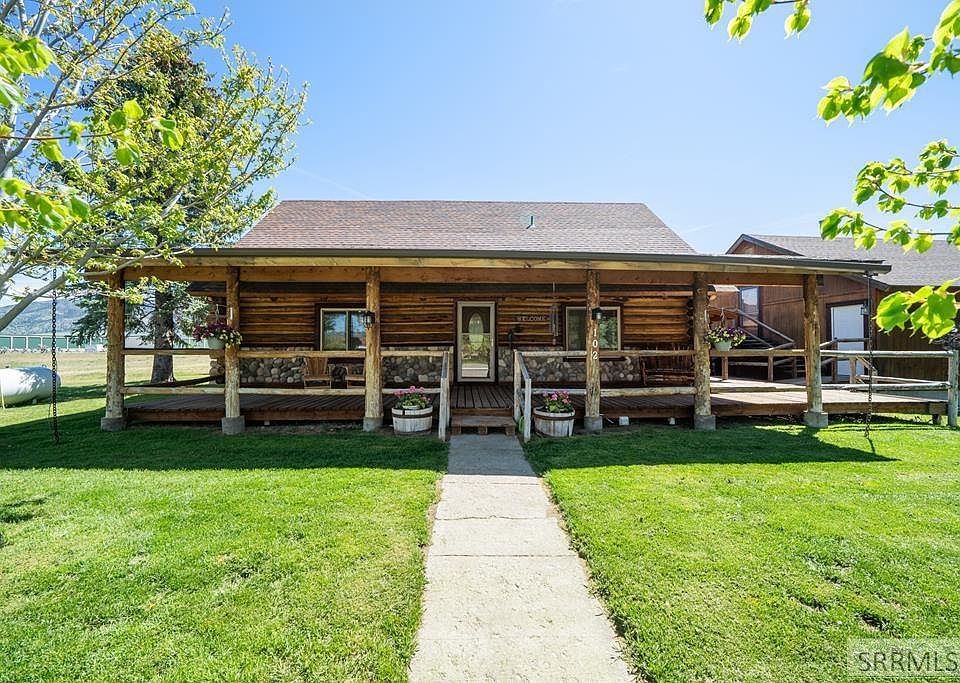 1st image of 102 Valley Dr