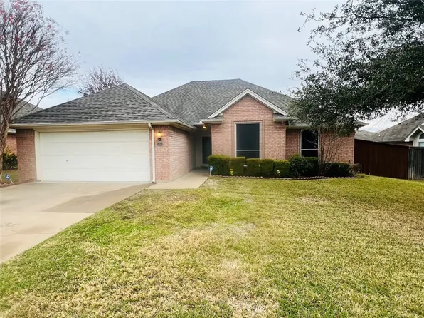 1200 Highcrest Dr, Burleson, TX 76028
