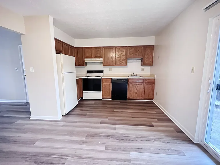 East Pointe Apartments — Photo 23