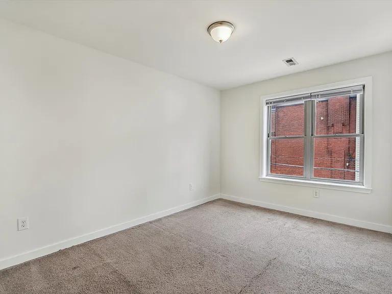 2025 N 17th St #202 — Photo 11