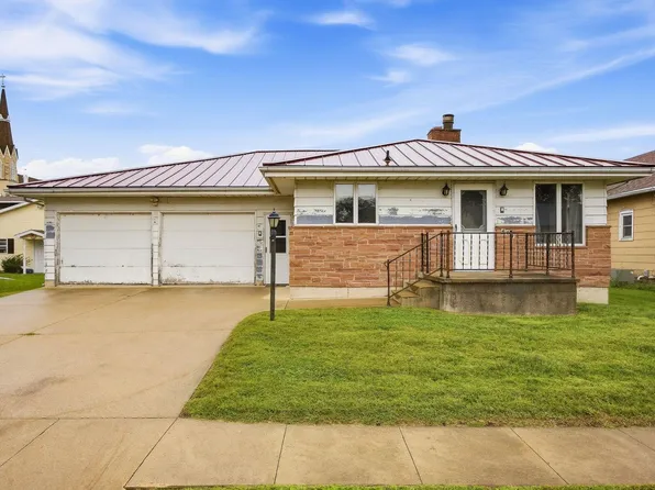 404 2nd Ave NW, Cascade, IA 52033