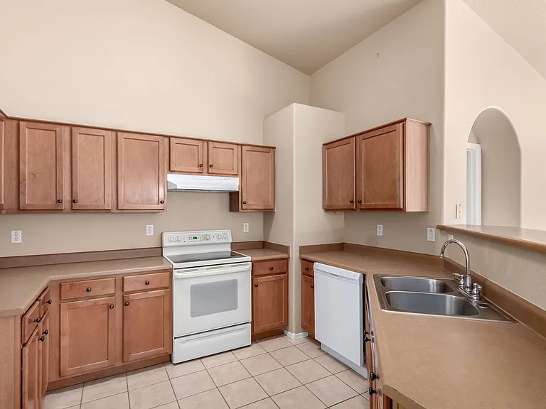 1621 E Ash Ave — Photo 8