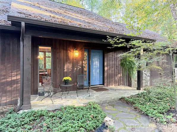 2 Dogwood Ln, Fletcher, NC 28732