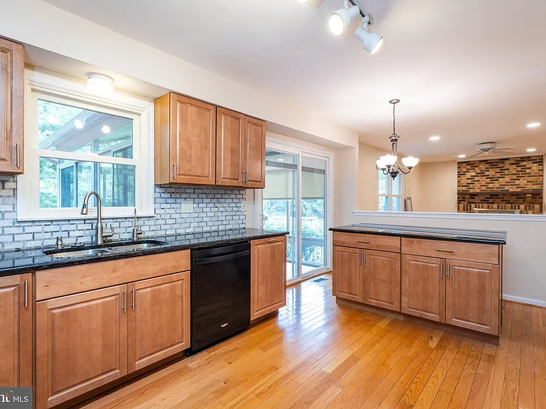 35 Nathalie Ct — Photo 10