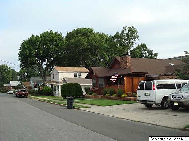 2nd image of 1737 Belmont Ave